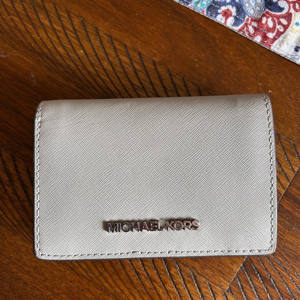 NWOT Michael Kors Gray Key Card Holder Leather Accessory